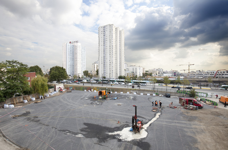 Le site de la gare Dubois, sur lequel sera construit le Campus Condorcet Porte de la Chapelle, après destruction des hangars.  