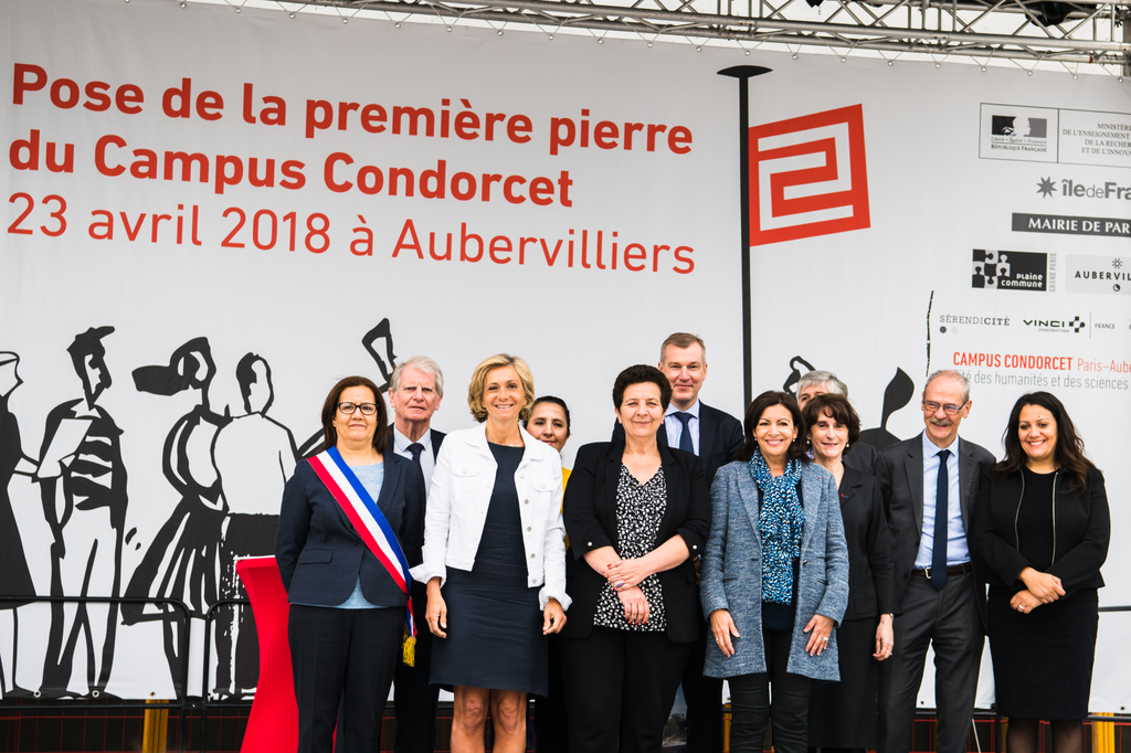 Frédérique Vidal, ministre de l'Enseignement supérieur, de la Recherche et de l'Innovation, pose la première pierre du Campus Condorcet 