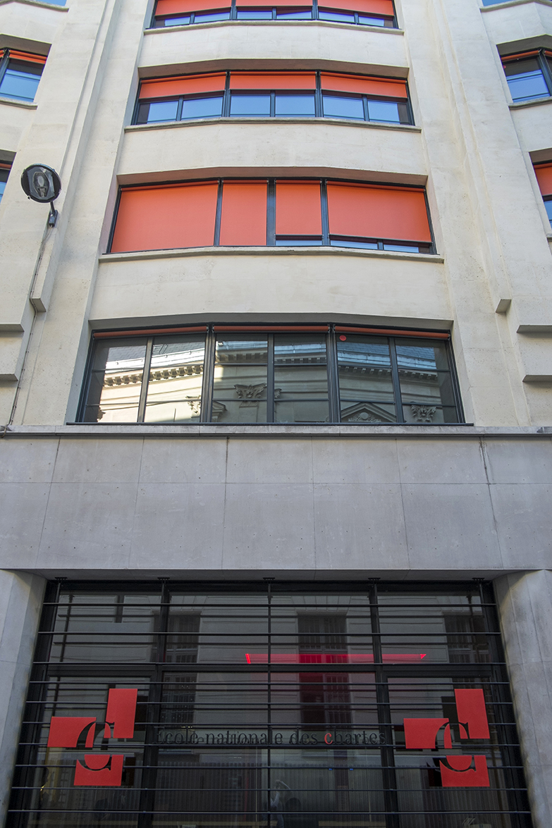 Façade de l'École des chartes, au 65, rue de Richelieu 