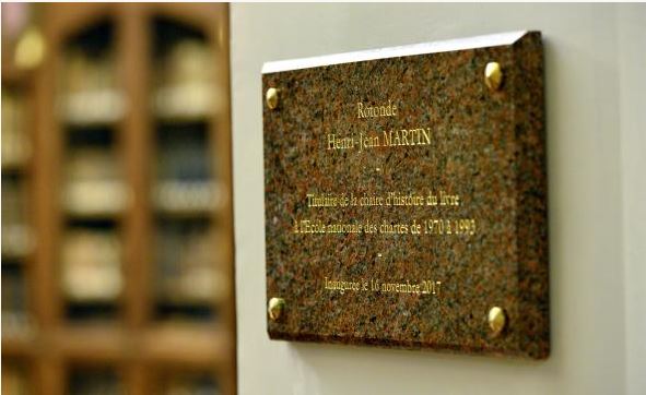 Plaque en l’honneur de Henri-Jean Martin (1924-2007), archiviste paléographe et éminent historien du livre 