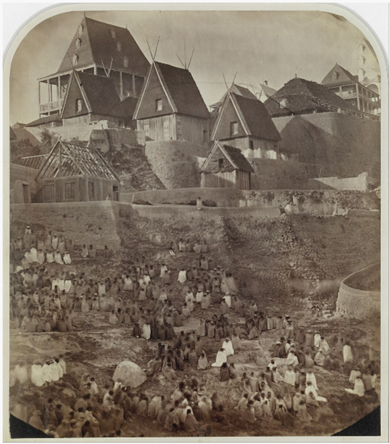 Vue d’Antsahatsiroa, Madagascar, par William Ellis (1862-1865). Tirage à l’albumine d’après négatif sur collodion 