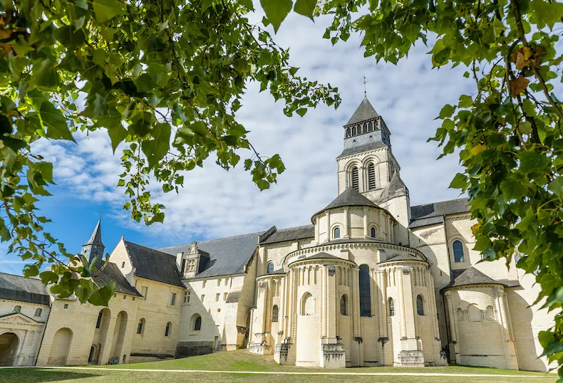 Image décorative : abbatiale, vue générale du chevet © Abbaye de Fontevraud - cl. Sébastien Gaudard