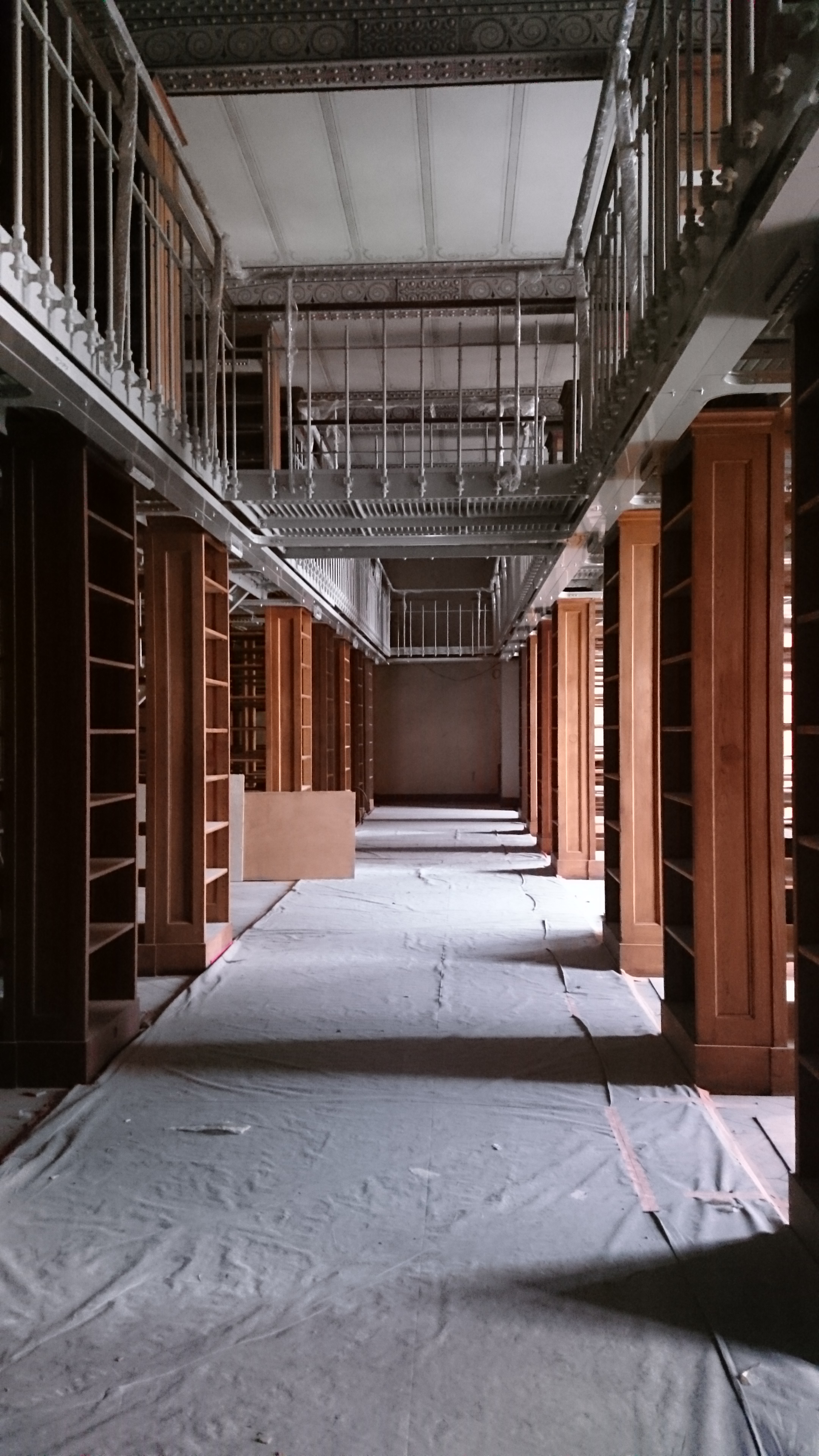 Image décorative : niveau 2 de la bibliothèque en chantier © Bibliothèque de l’École nationale des chartes - PSL