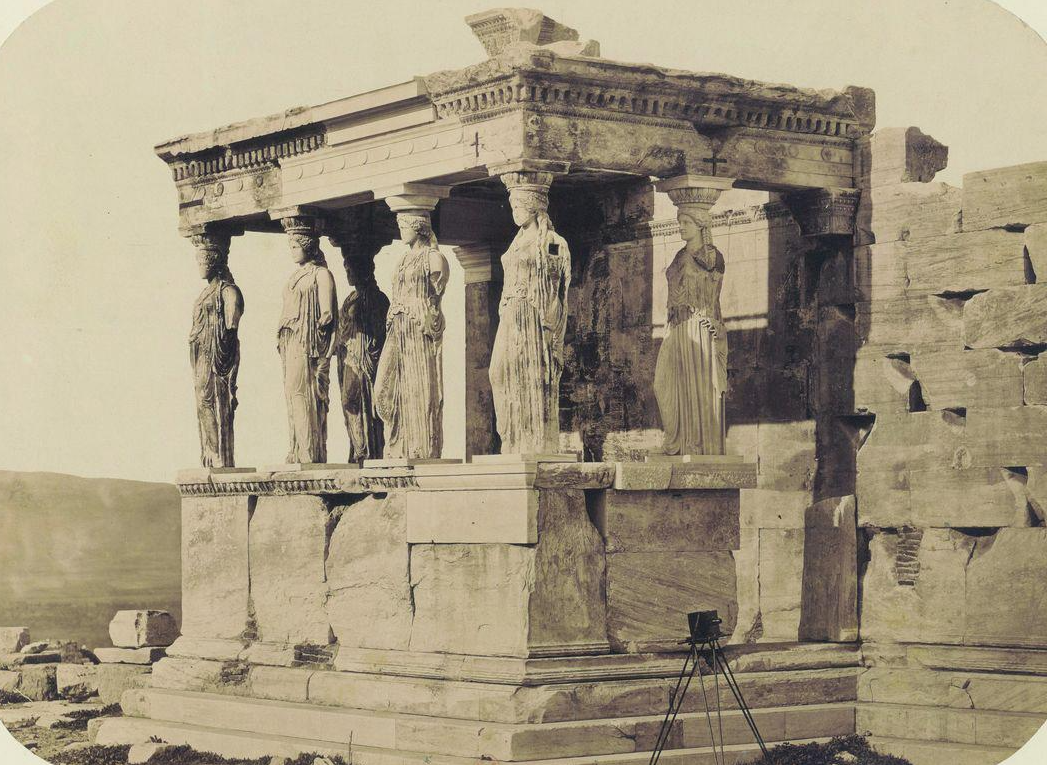 Image décorative : Gabriel de Rumine, « Athènes, Acropolis. Les Cariatides de l’Erecthaeum », tirage sur papier albuminé - 1859 - BnF, département des Estampes et de la photographie